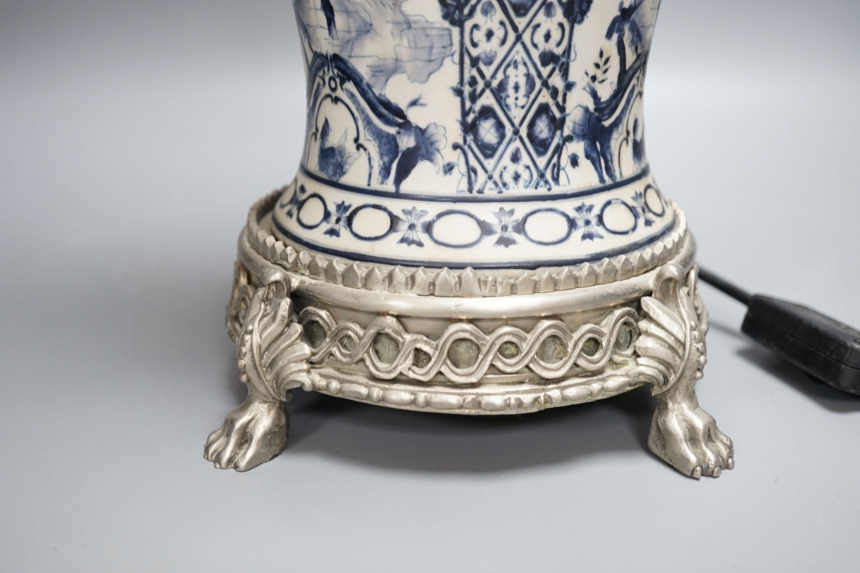 A blue and white chinoiserie and metal-mounted table lamp, 52cm